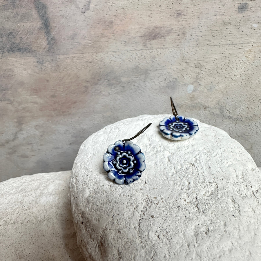Fleur Du Joly earringss - White & medium blue  - small earwire