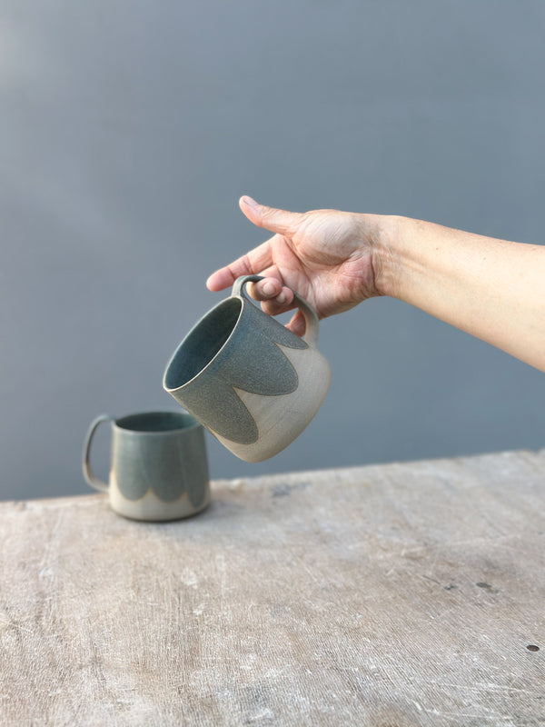 XXL Lazy & Relax mug - 500ml. (16,9 Fl.Oz.) - Grey clay + TealMist with finger marks