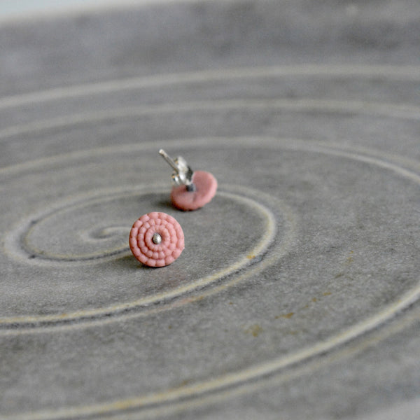 Studs in old pinkporcelain - Bubble.