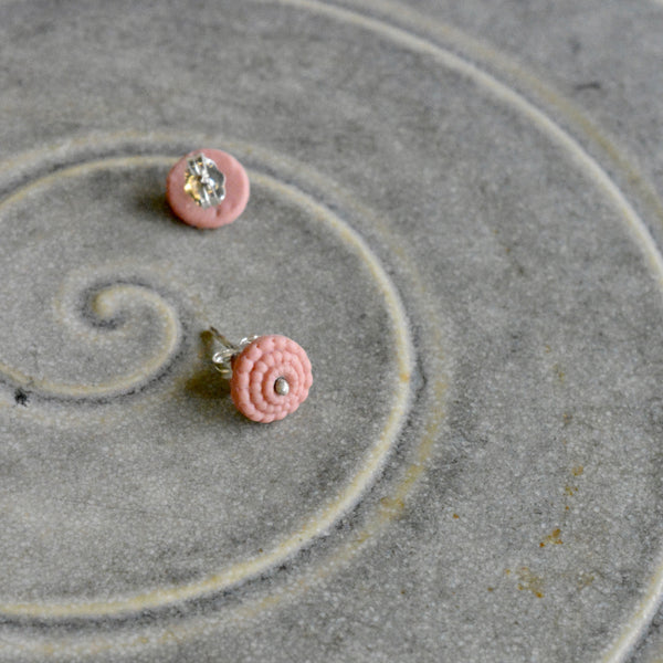 Studs in old pinkporcelain - Bubble.