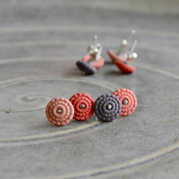 Studs in old pinkporcelain - Bubble.