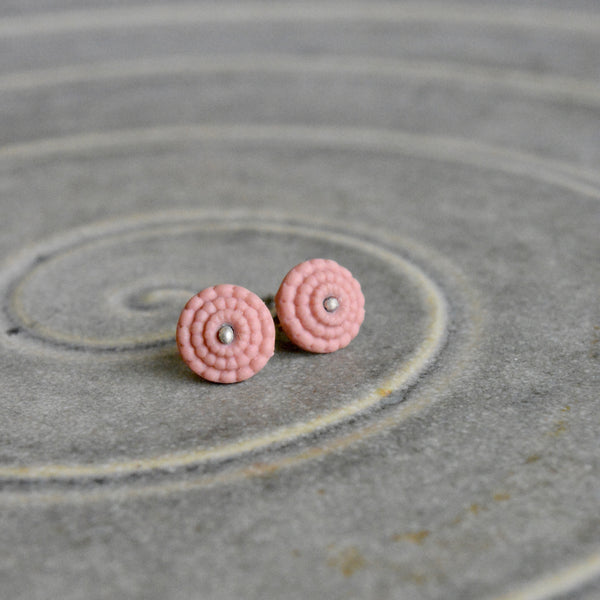 Studs in old pinkporcelain - Bubble.