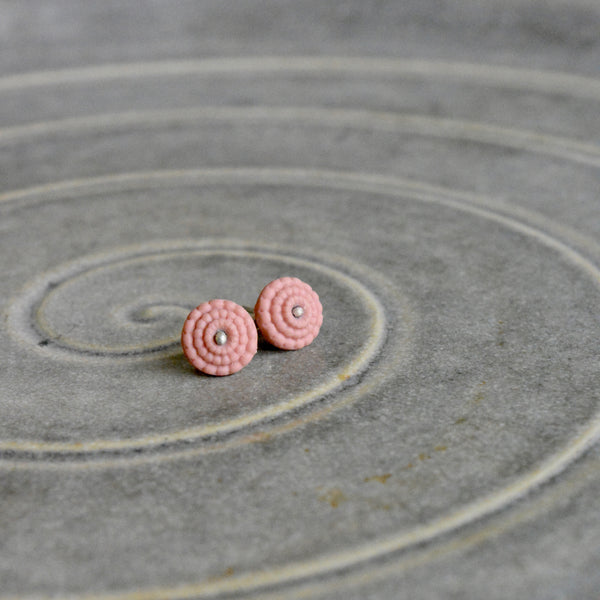Studs in old pinkporcelain - Bubble.