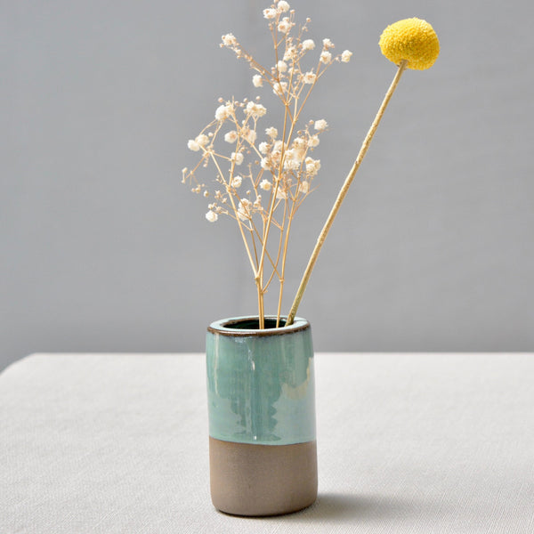 Little Cilinder vase in Valt 3 glaze on dark body.