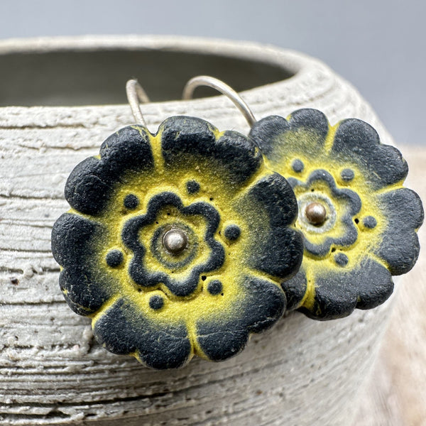 Fleur Du Joly earrings - Black + Bright yellow - small french earwire