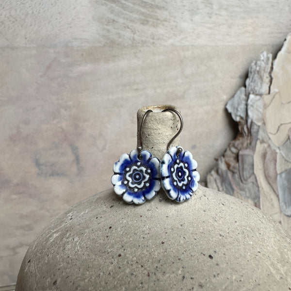 Fleur Du Joly earringss - White & medium blue  - small earwire