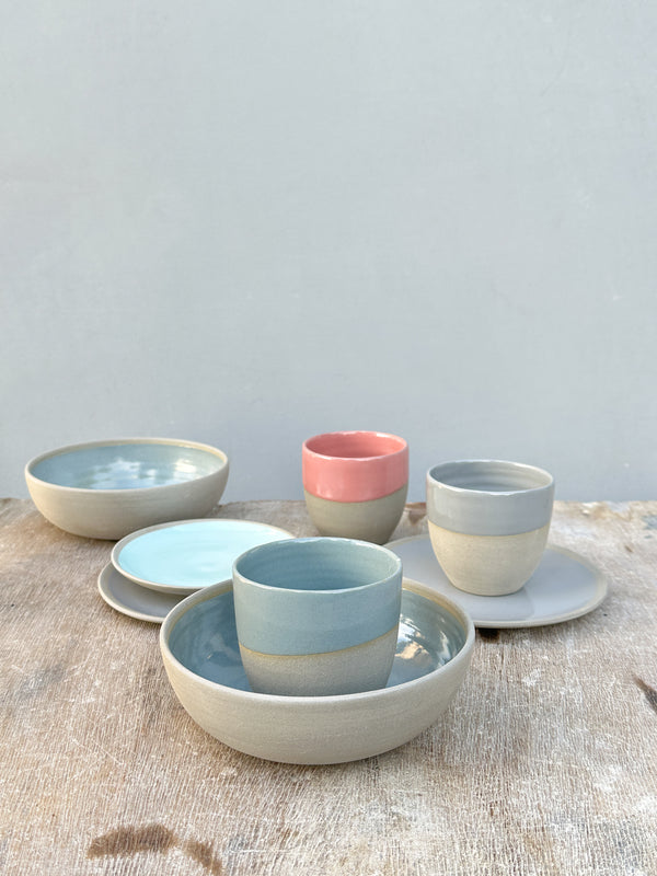 stone color servies in grijs en pastels