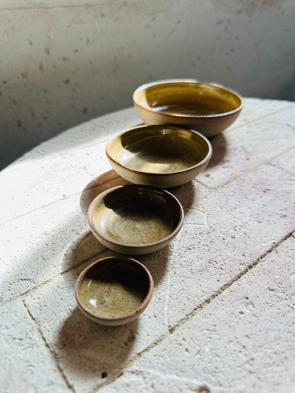 Mini nesting bowls // in warm sand colors // 3,5-11,5cm. in diameter // set of 4.