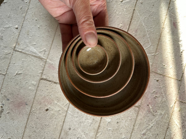 Mini nesting bowls // in warm sand colors // 3,5-11,5cm. in diameter // set of 4.
