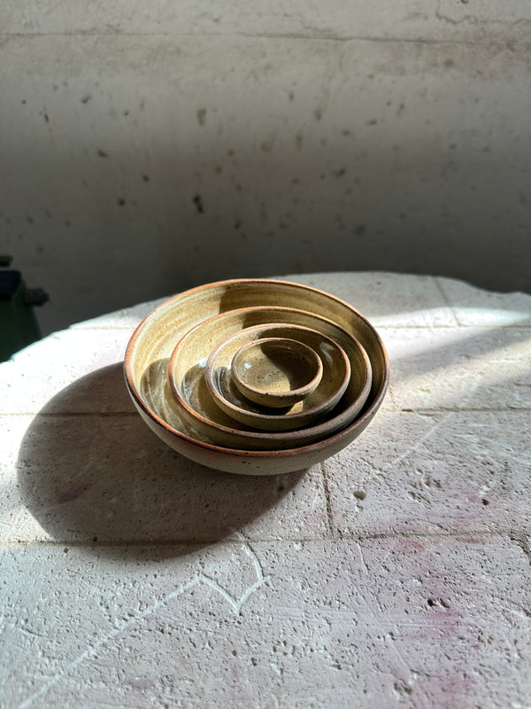 Mini nesting bowls // in warm sand colors // 3,5-11,5cm. in diameter // set of 4.
