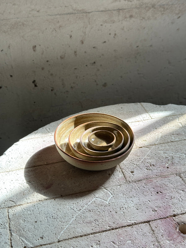 Mini nesting bowls // in warm sand colors // 3,5-11,5cm. in diameter // set of 4.