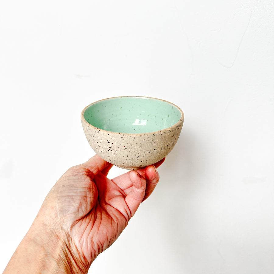 All purpose bowl in // Yellow + spots // Ice green