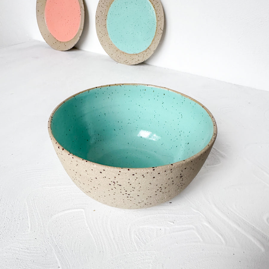 All purpose bowl in // Yellow + spots // Ice green
