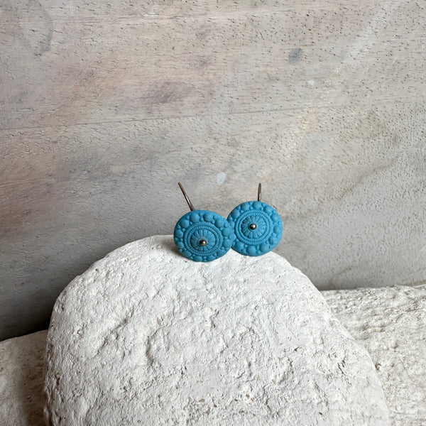 Zeeuwse knot turquoise blue - matt - small earwire