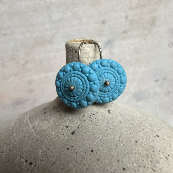 Zeeuwse knot turquoise blue - matt - small earwire