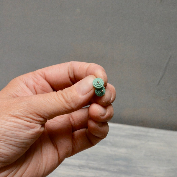 Studs in celadon green porcelain - Bubble.