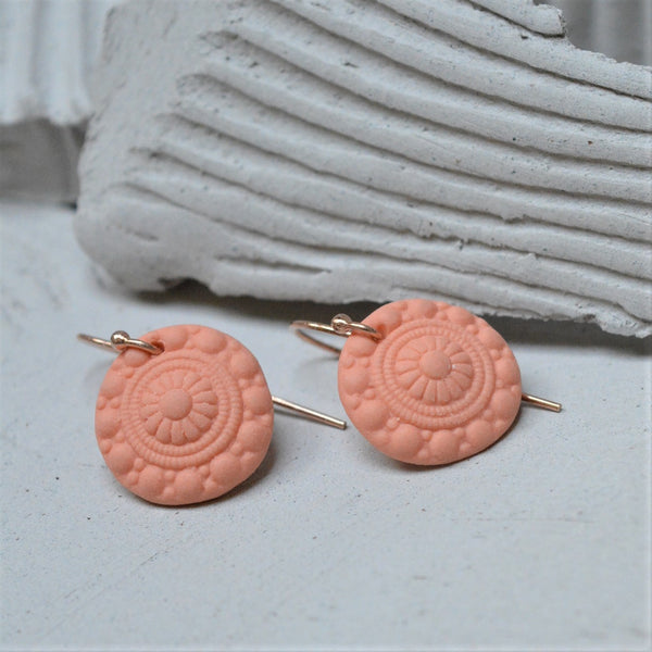 Zeeuwse knot in pure soft orange - unglazed - small rose gold earwire