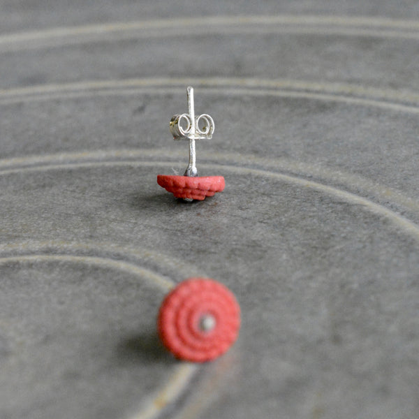 Studs in soft red porcelain - Bubble.